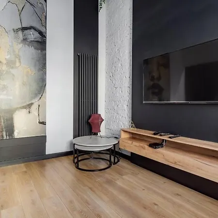 Apartment Jaracza 6 B *